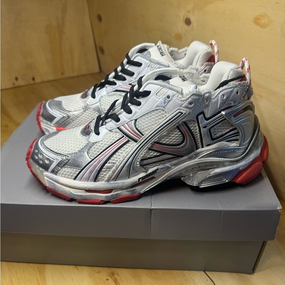 Balenciaga White and Gray Sneakers with Red Accents - Picture 3 of 5